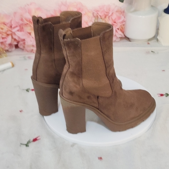 Nine West Ream Suede Chelsea Congnac Brown Ankle Boots Size: 8.5M - Picture 6 of 12